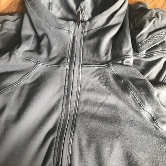 Lululemon long sleeve base layer - Picture 10 of 12